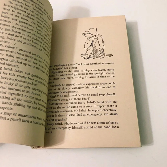 Vtg 1969 Paddington Bear At  Work Puffin Books Paperback Michael Bond - Picture 14 of 16